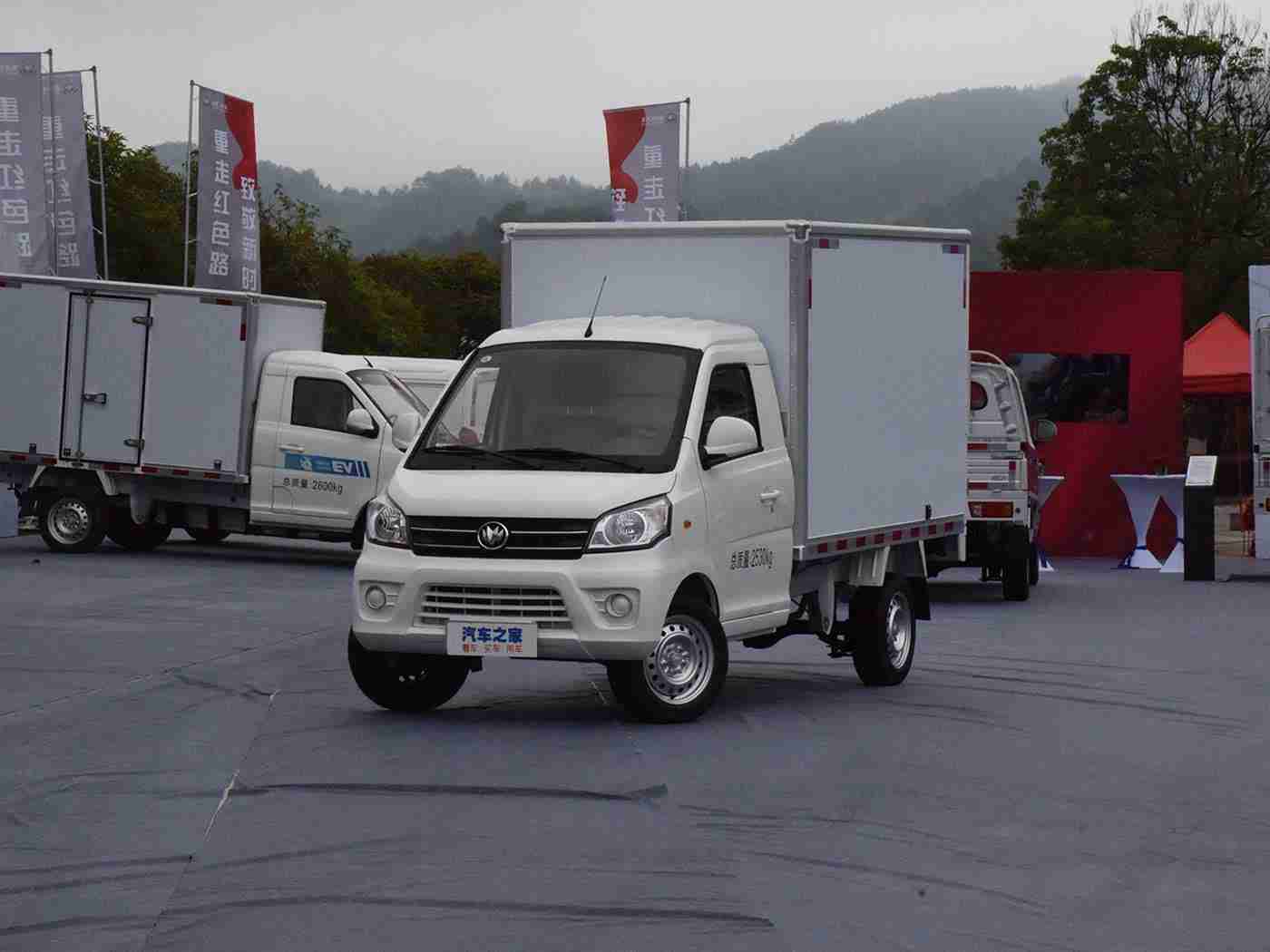 极品翘臀后进圆润大屁股,“圆润翘臀设计引爆眼球，新车型实力亮相：动力十足，安全智能，舒适体验升级，引领市场潮流”-1