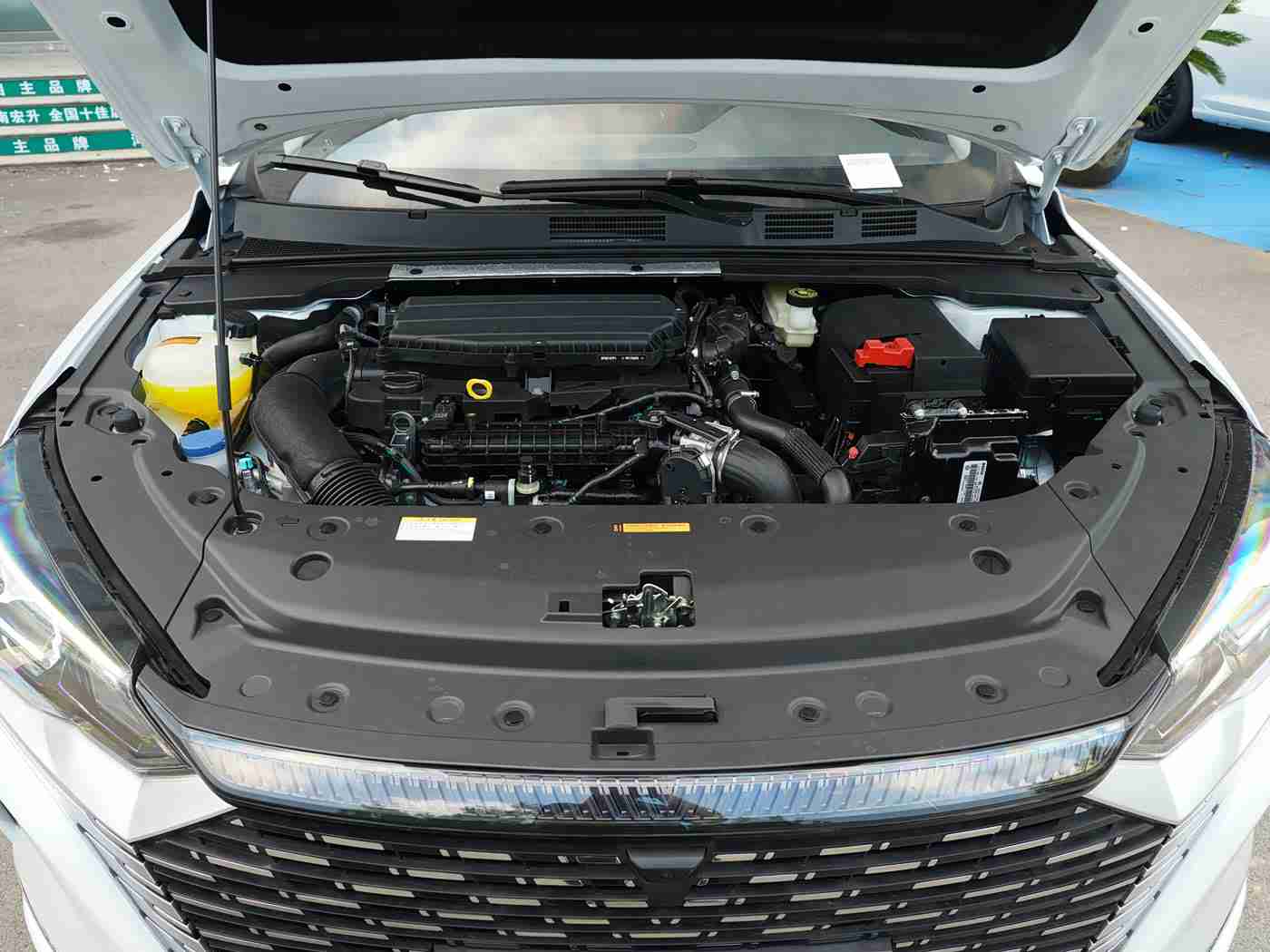 国产乱人视频,国产汽车崛起：性能、设计双提升，视频走红展现未来风采-1