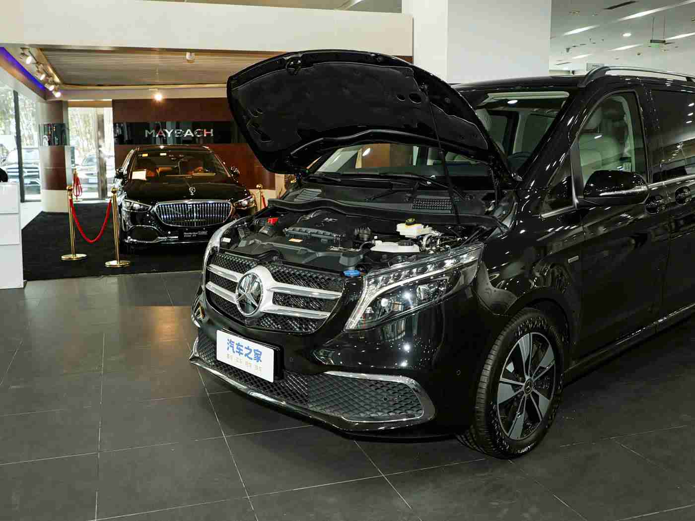 商务旅行中戴绿色帽子的女老板同行台词,绿色慧眼领航，创新思维驱动汽车未来-2