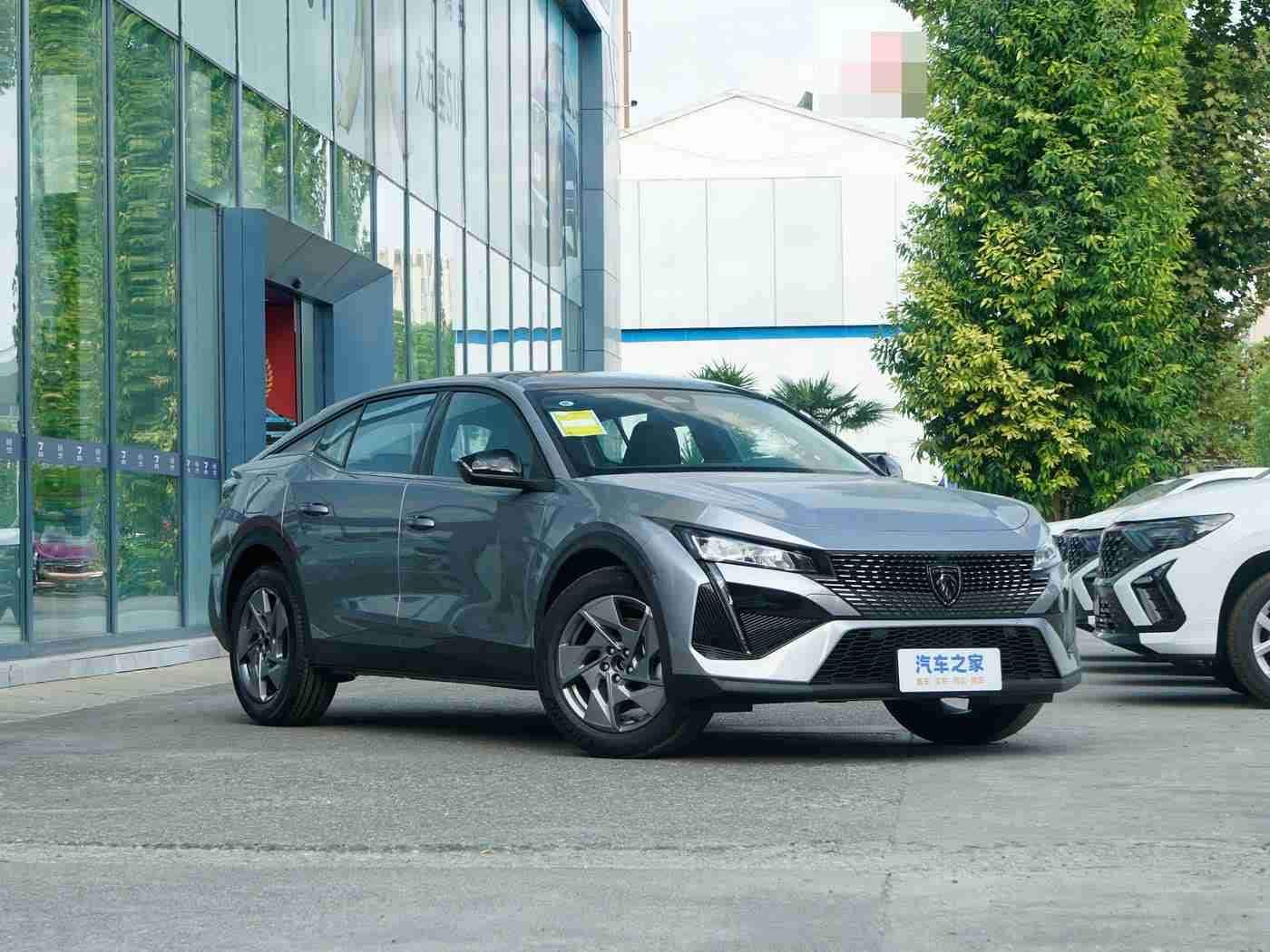 害羞草研究所,“智能续航，绿意盎然——引领未来出行新风尚”-2