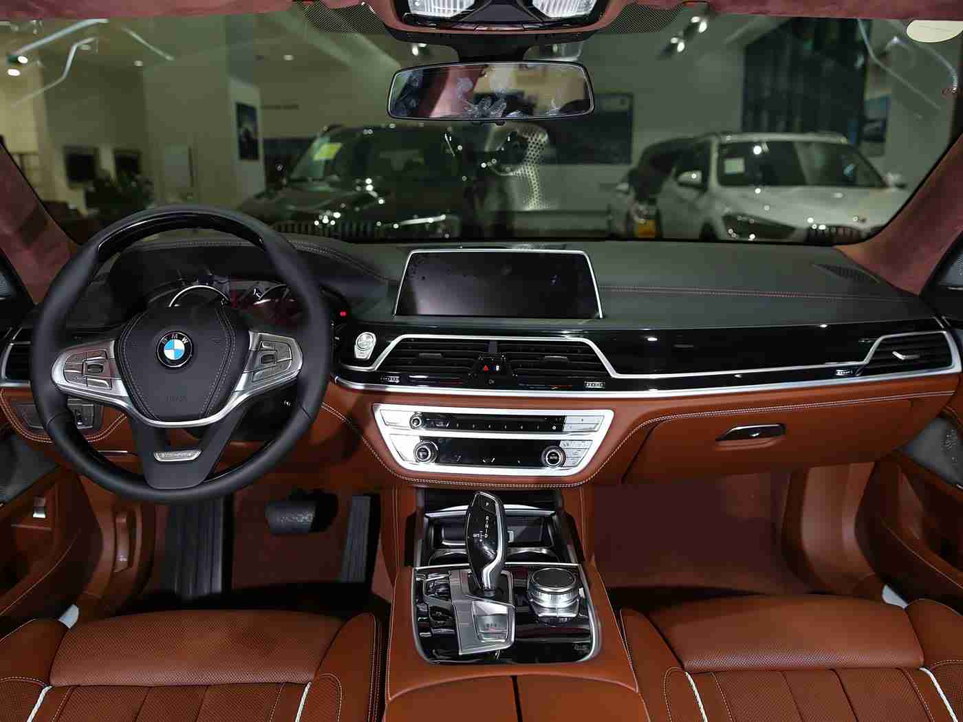 男生女生一起搓搓搓,新能源汽车引热潮，男女通吃性能卓越，智能配置引领潮流-5