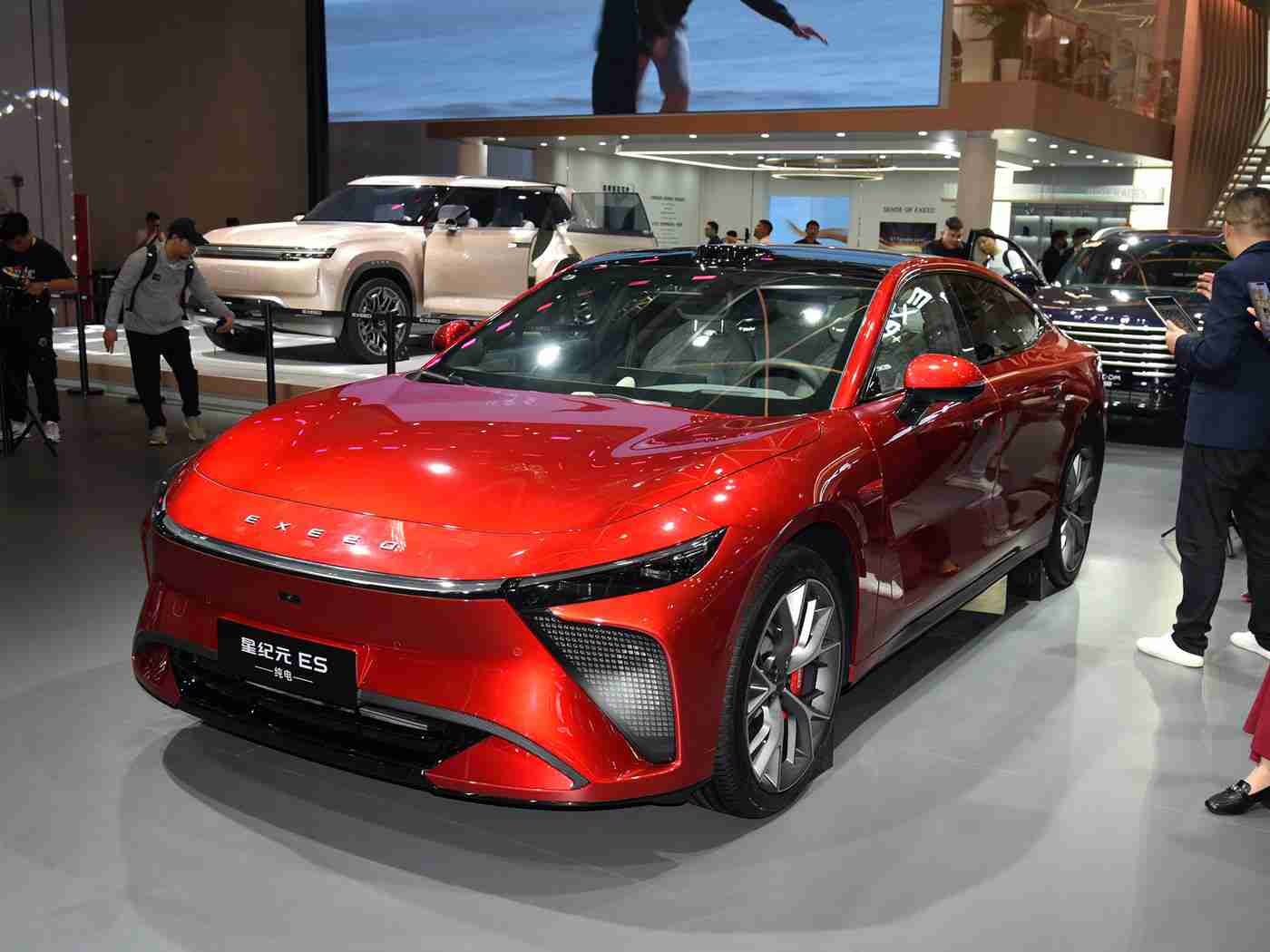 性一交一乱,汽车新趋势：操控交互娱乐，驾驶体验升级，安全成本双重考量下的未来驾驶革命-1