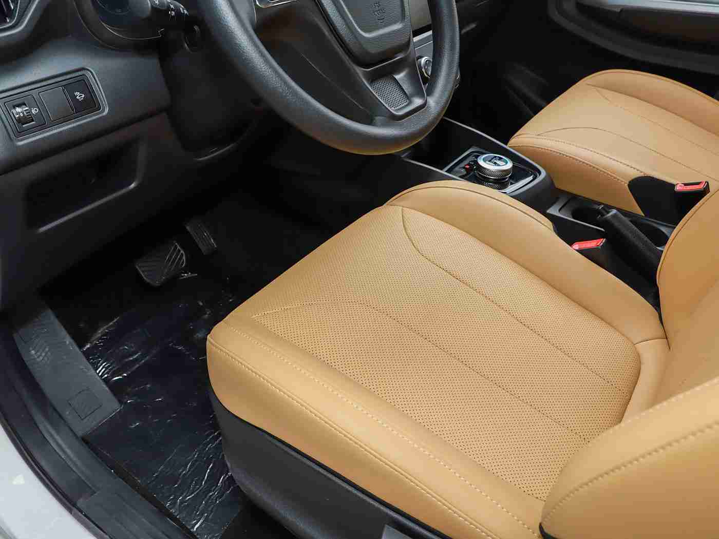 中国少妇,时尚驾韵,都市女性新宠,尽享智能出行之旅-2