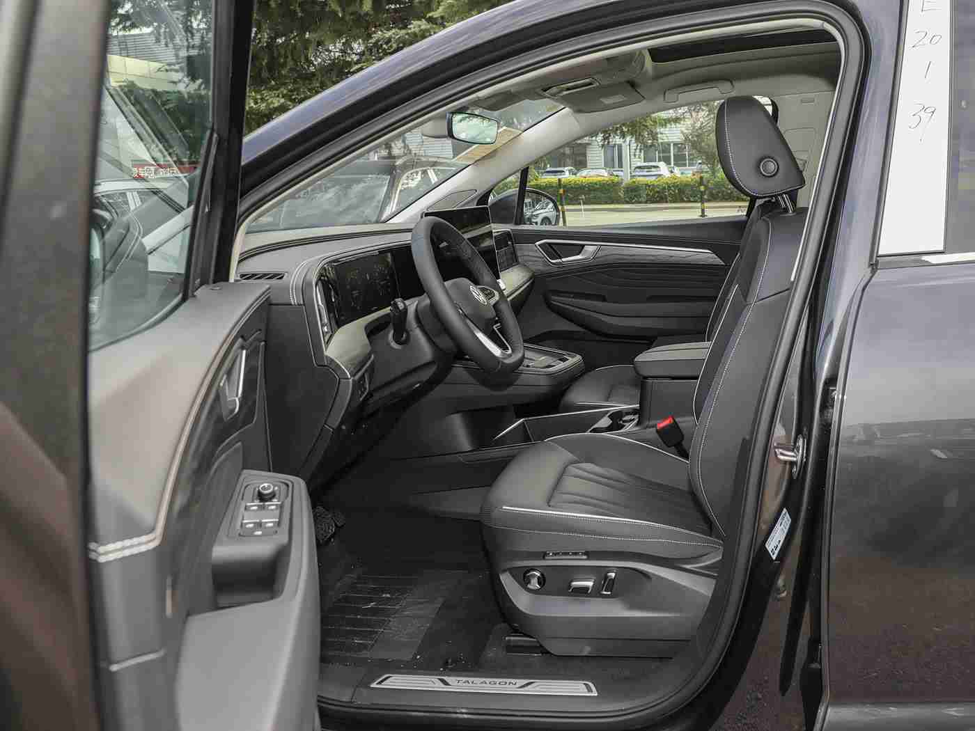 黑人 娇小 亚洲 硬,“时尚娇小显个性，动力强劲保安全——全新车型引领汽车市场潮流”-1