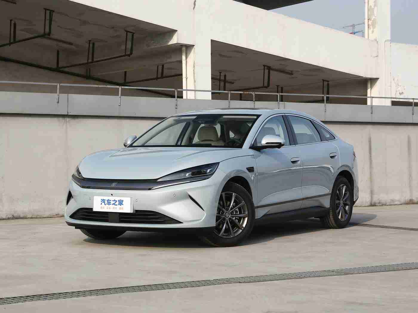 美女搞鸡软件,车载应用新宠：独特娱乐功能引领汽车出行新潮流-1