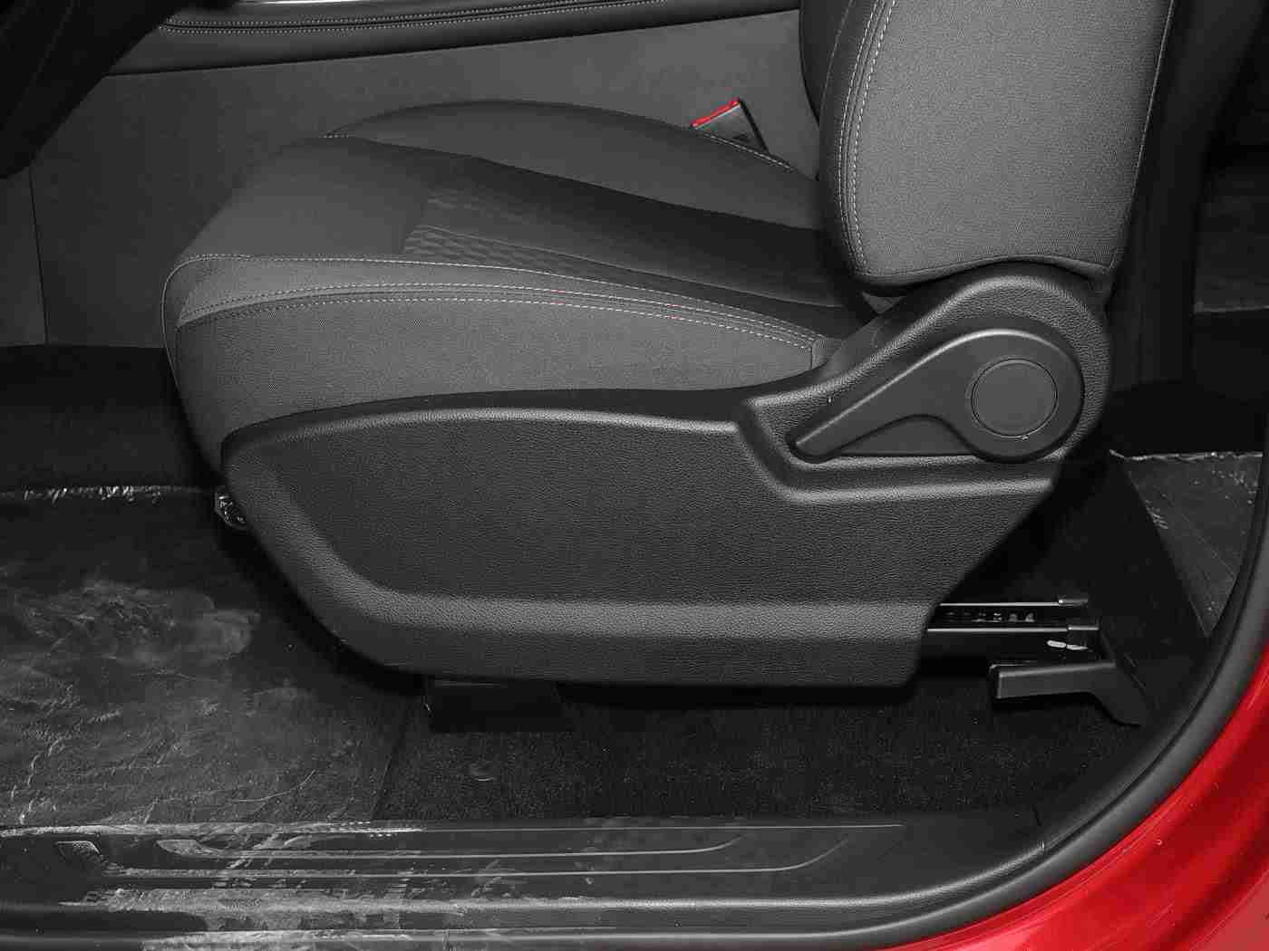 男生和女生一起差差软件,“差差软件引领汽车后市场变革，男女车主共筑交流新生态”-3