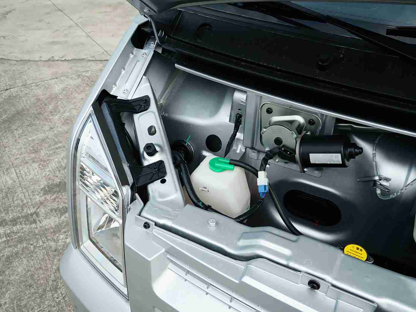 成人Av影视,汽车设计新风尚：跨界融合，影视元素引爆汽车时尚潮流-1