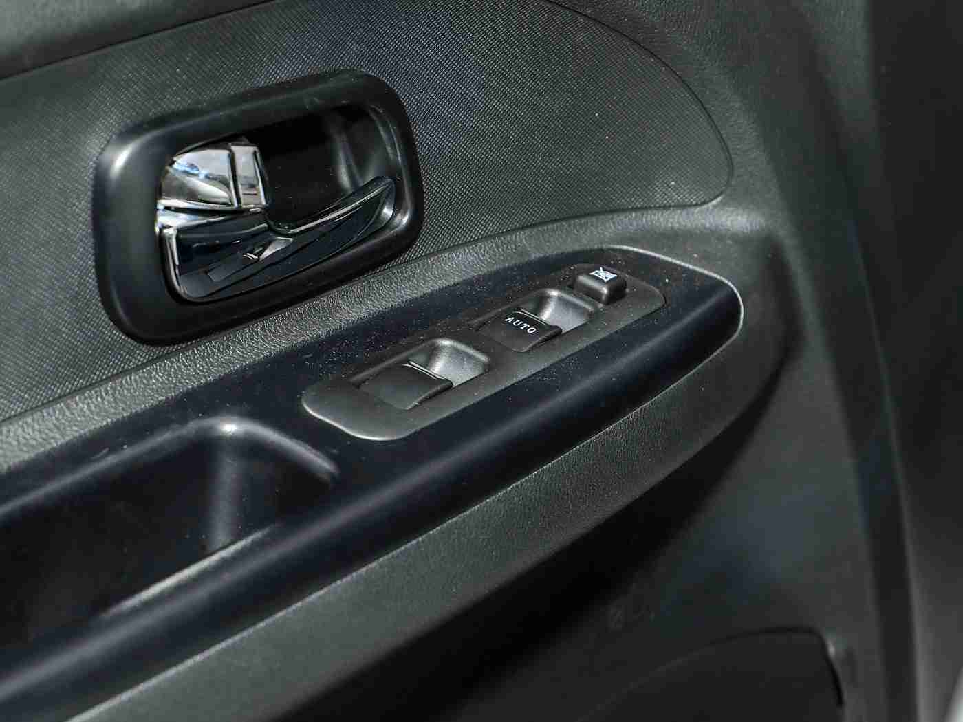 成人影视AV,新能源汽车引领变革,创新技术打造环保智能出行新体验-1