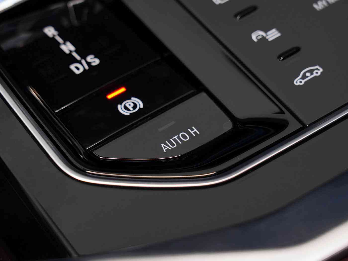 打扑克又痛又叫,颠覆传统，惊喜驾临：全新SUV引领潮流，科技舒适两不误-3