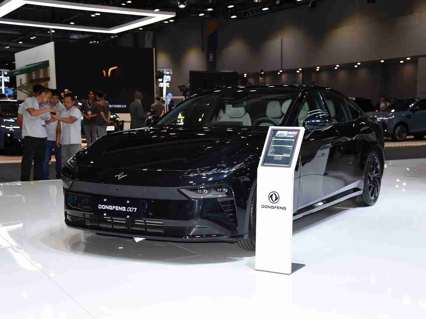 黄色软件3.30,智能驾驶新篇章:“黄色软件3.30”引领出行变革,安全便捷环保新体验-1