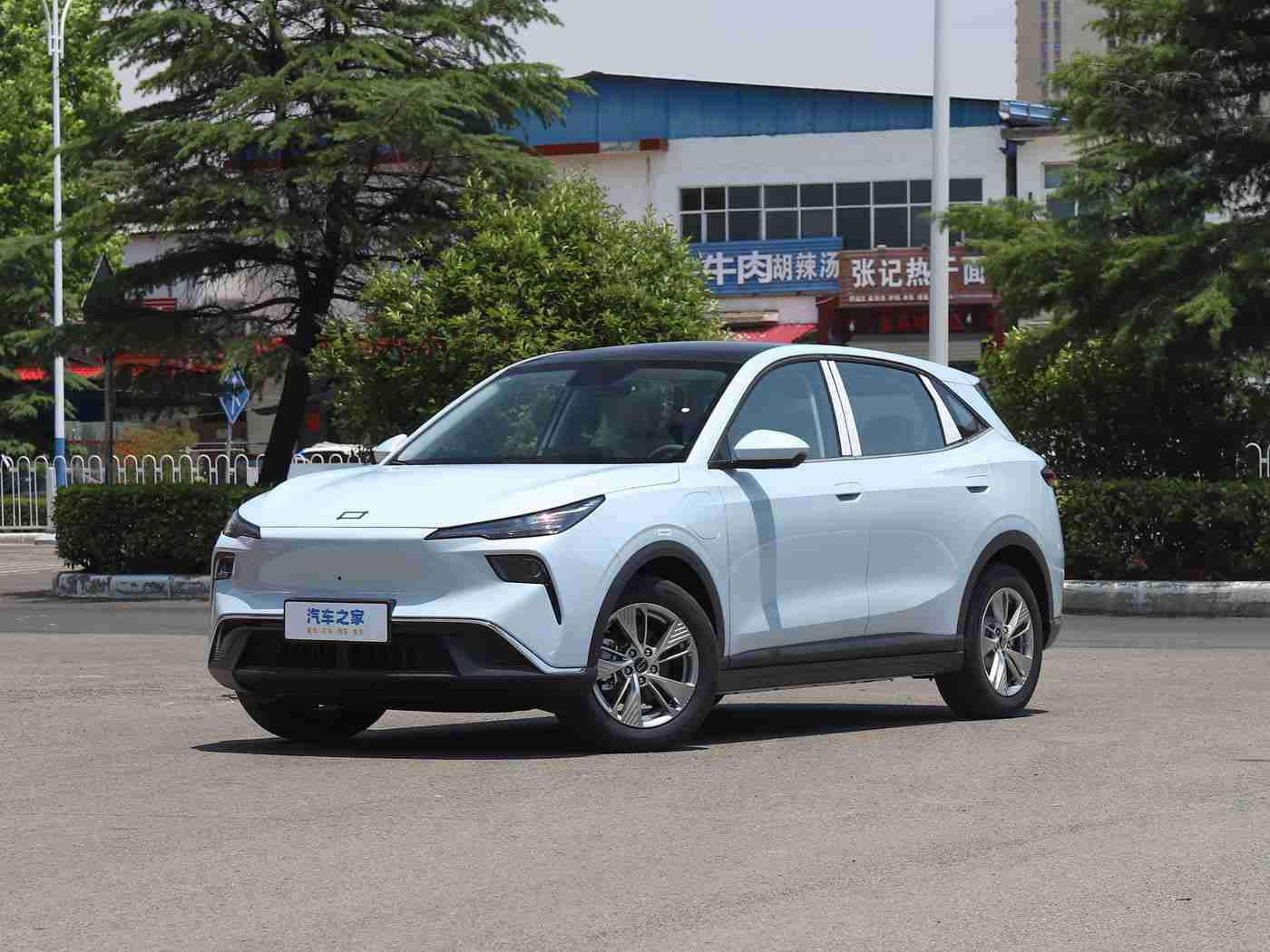 丁香五月天婷婷,“五月春风吹，天婷婷汽车新品亮相，时尚科技融合，家用轿车市场再掀热潮”-3