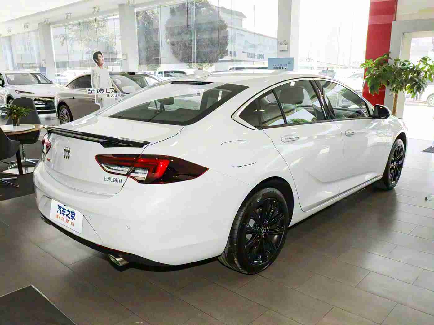 铜铜铜铜铜铜铜铜好大好深色星空,星空璀璨，动感流线，智能驾驭——星空之翼，引领未来驾驶潮流-1