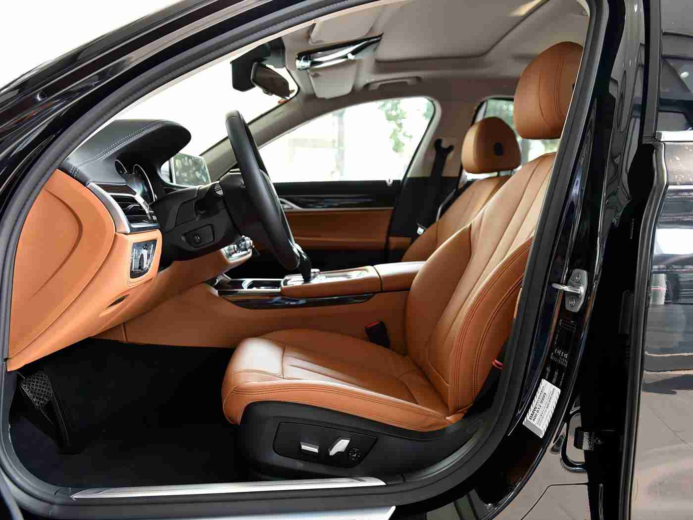 黄色免费软件,智能驾驶新挑战：免费车载软件安全隐患引关注，汽车安全防护升级-3