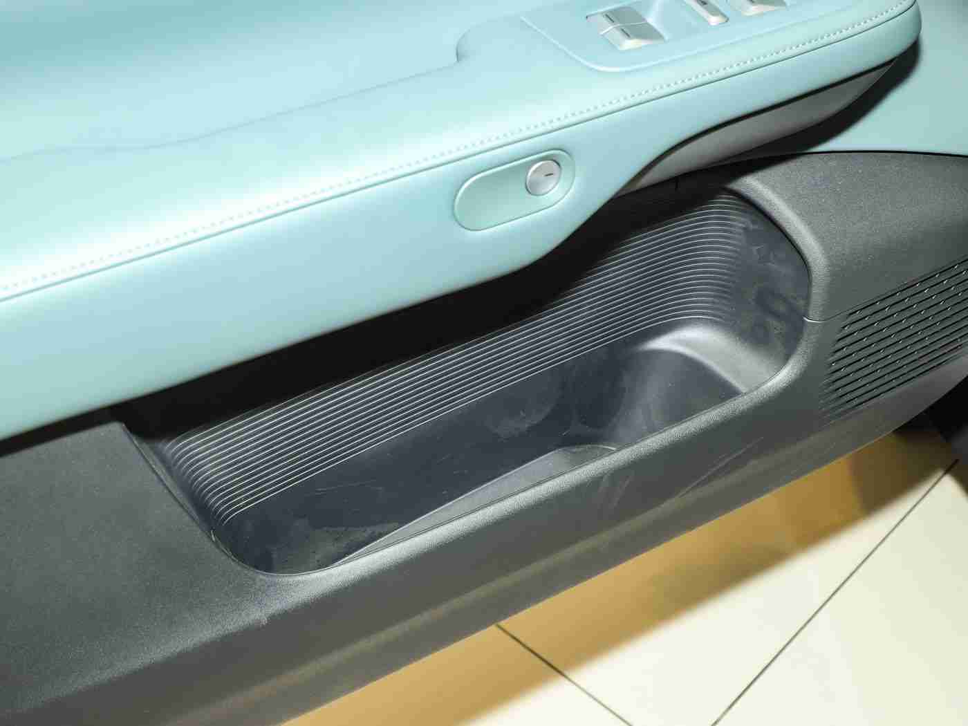 亚洲狼人综合干,高性能设计新潮流，全面安全舒适体验——揭秘新车型市场焦点魅力-2