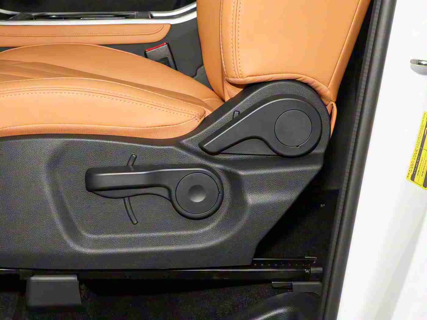 亚洲国精产品二二三三区,亚洲车展盛宴来袭，明星车型亮相引关注，品质与性能共舞-2