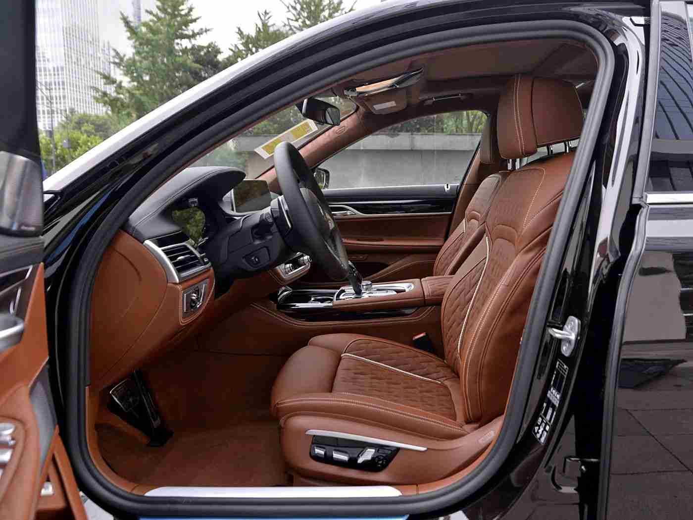 斗罗色游,汽车色彩盛宴来袭：车企创新融合科技时尚文化，打造个性化视觉盛宴-3