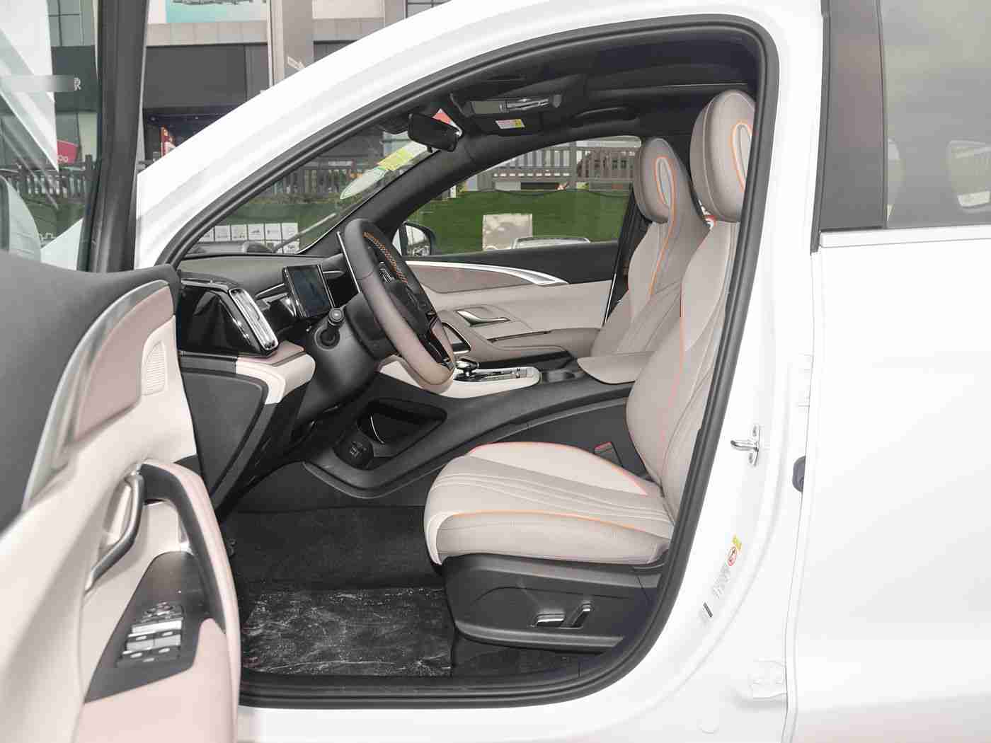 男生和女生一起差差软件,“差差软件引领汽车后市场变革，男女车主共筑交流新生态”-4