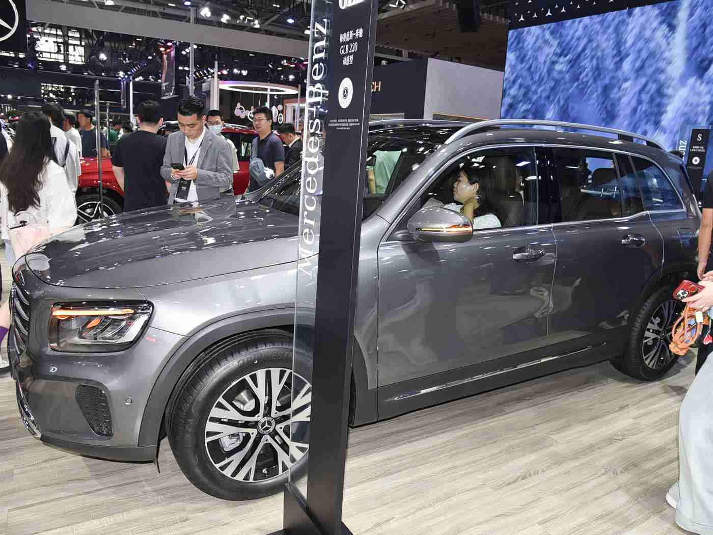 残虐 极端 疼痛 拳,勇者之躯，安全先锋，无畏冲击，守护无疆-1