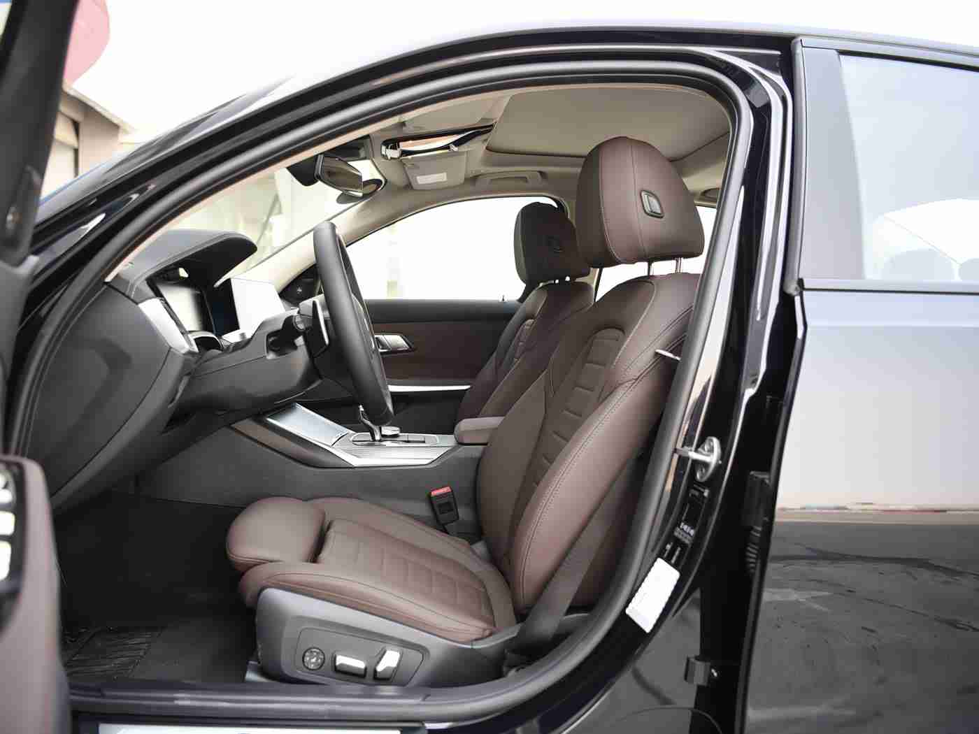 歪歪漫画平台,新能源汽车闪耀登场：智能科技引领驾驶新体验-4