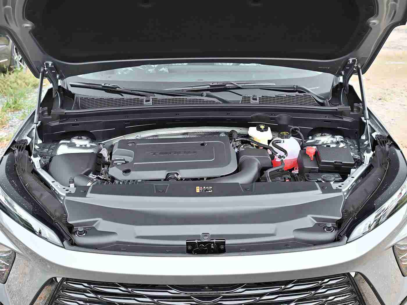 男生女生差差差差,“性别解码，驾驭时尚：揭秘男女购车偏好大不同”-3