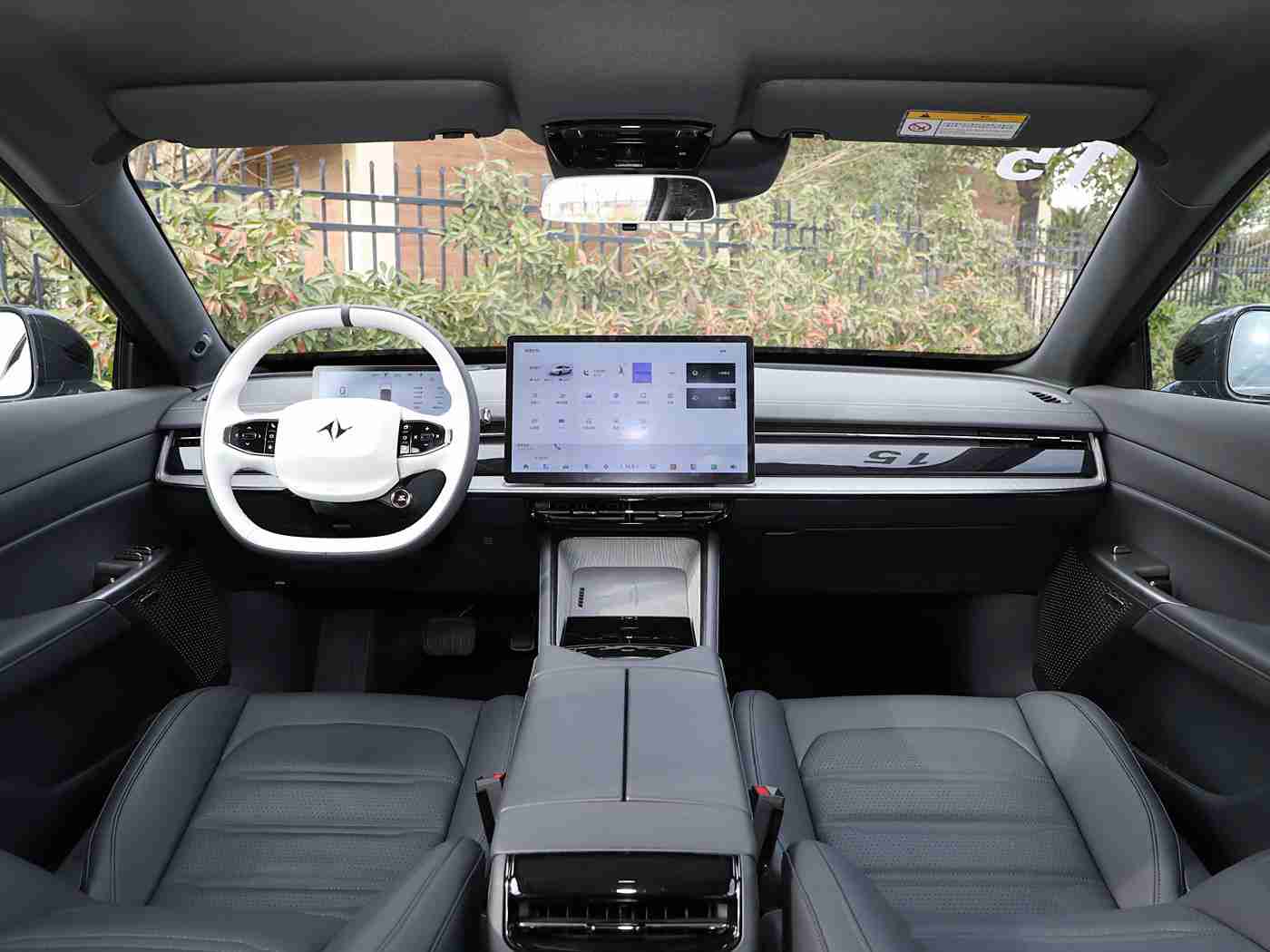 中文一区,时尚黑马亮相，卓越性能亲民价格，新车引领市场新潮流-5