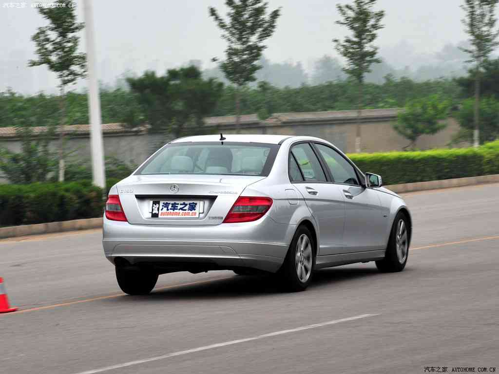 男生和女生在一起差差,男女车主购车差异解析：预算、渠道、驾驶习惯与保养方式的秘密-1