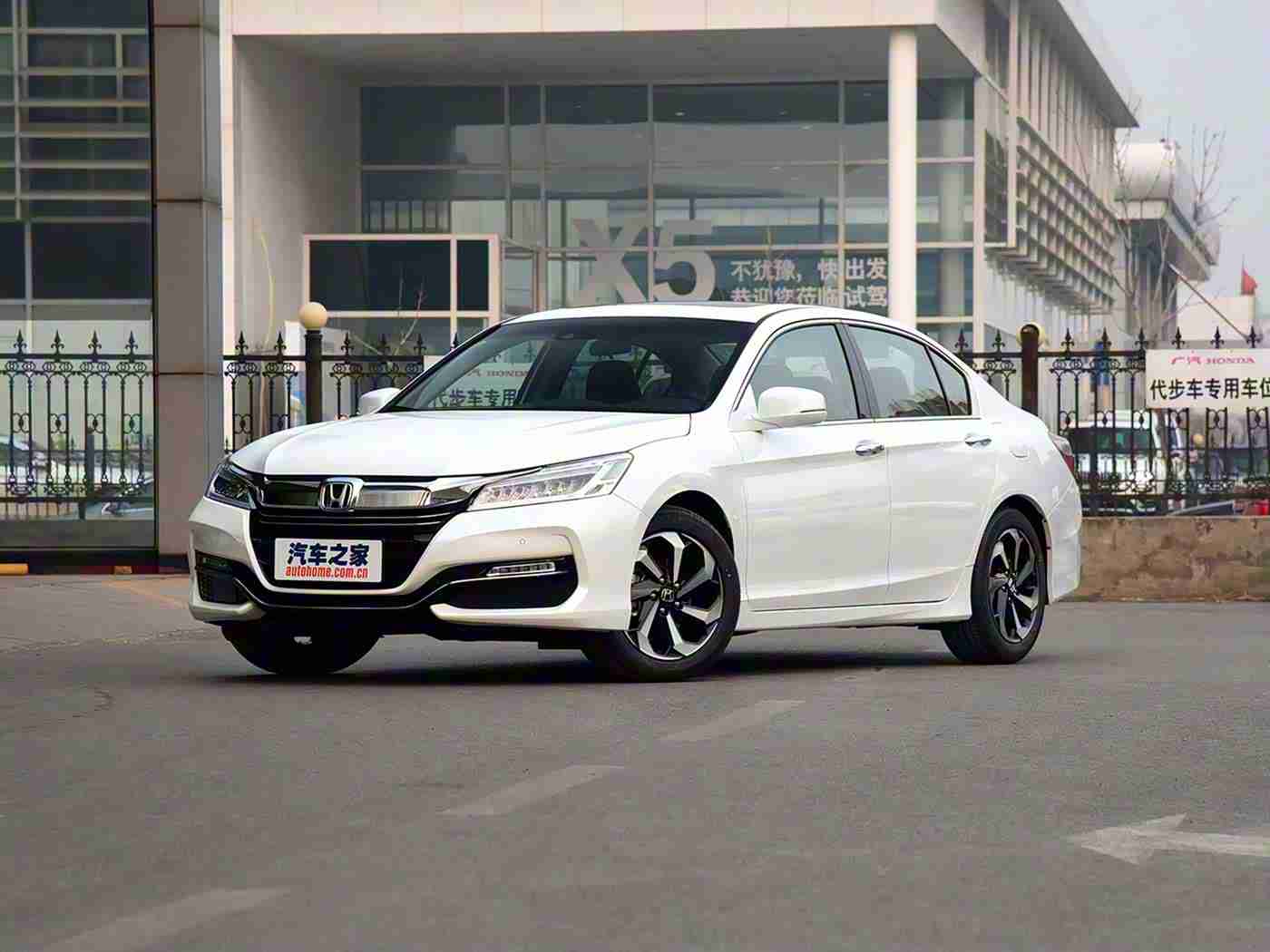 男生机机桶女生机机,新能源汽车创新力作，极简时尚外观配强劲性能，＂男生机机桶女生机机＂引领绿色出行潮流-1