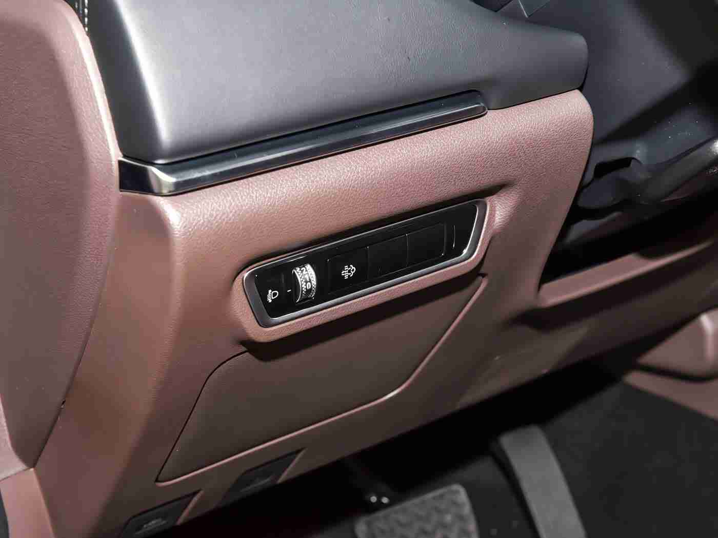 国产成人av电影,国产汽车强势崛起,与文化产业共同绽放:揭秘创新与发展背后的秘密-3