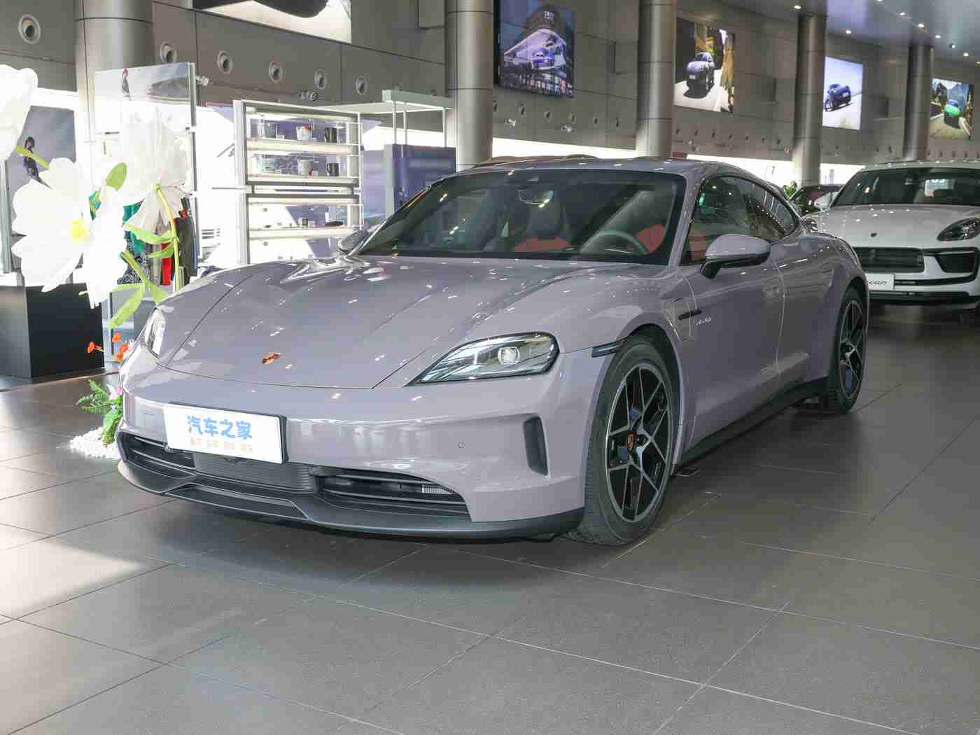 欧美性护士,引领潮流的“欧美性护士”汽车:人性化设计、智能科技,安全性能,打造全新驾驶体验-2