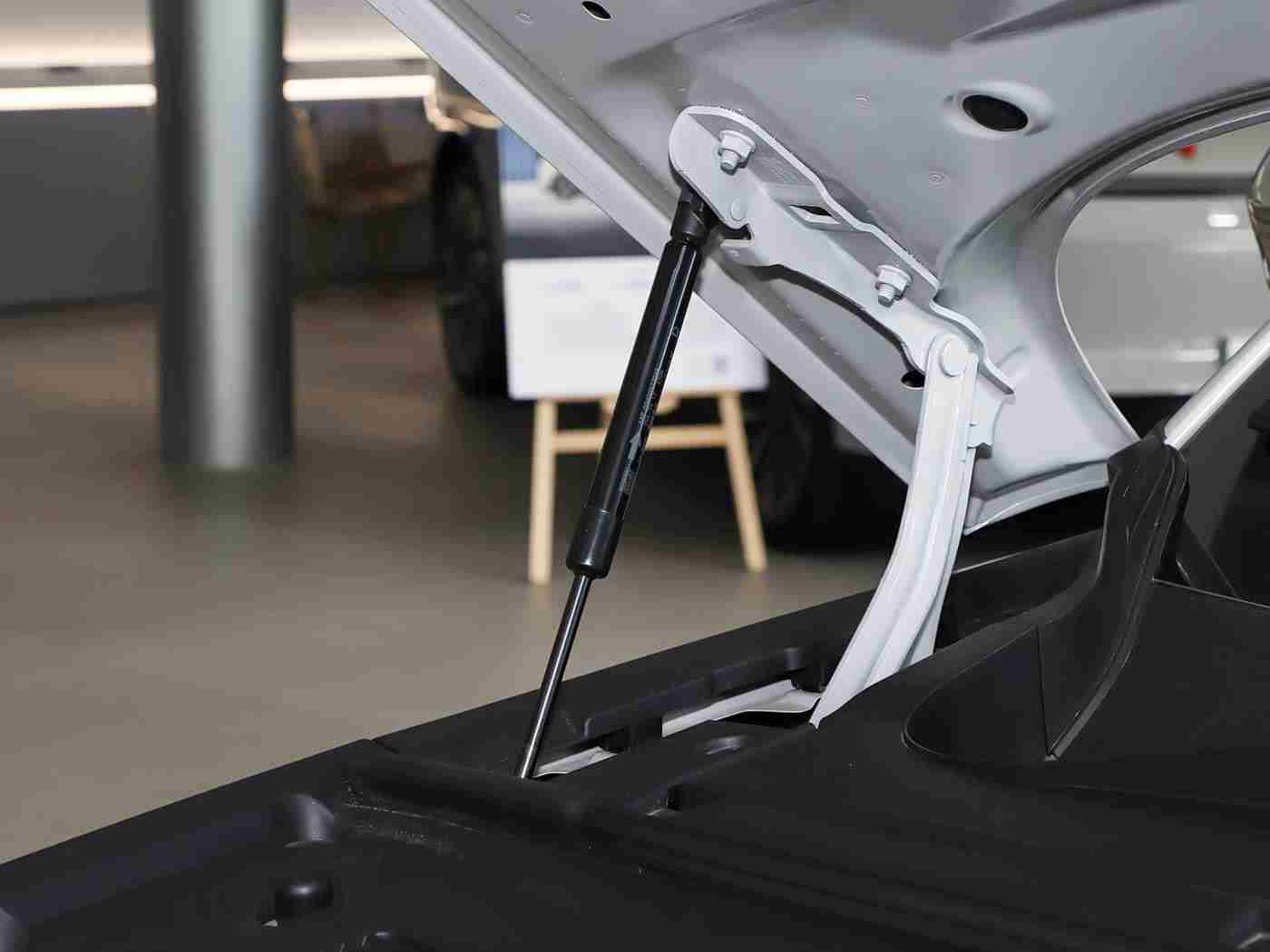 男生和女生差差差,汽车市场性别差异大：解析男女车主购车、驾驶与维护偏好-5