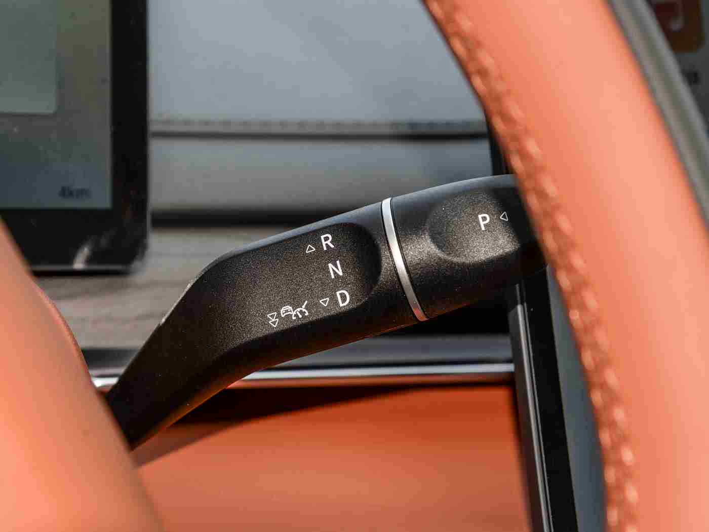 黄色免费软件,智能驾驶新挑战：免费车载软件安全隐患引关注，汽车安全防护升级-4