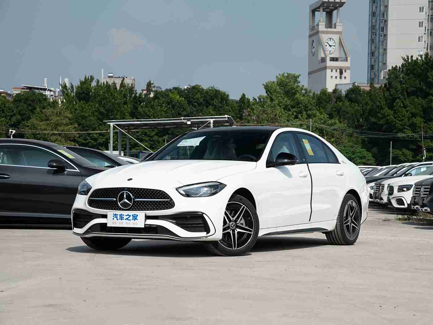 女人与公拘交酡,引领潮流，专属于女性的时尚座驾：独特魅力，尽享品质与安全-2