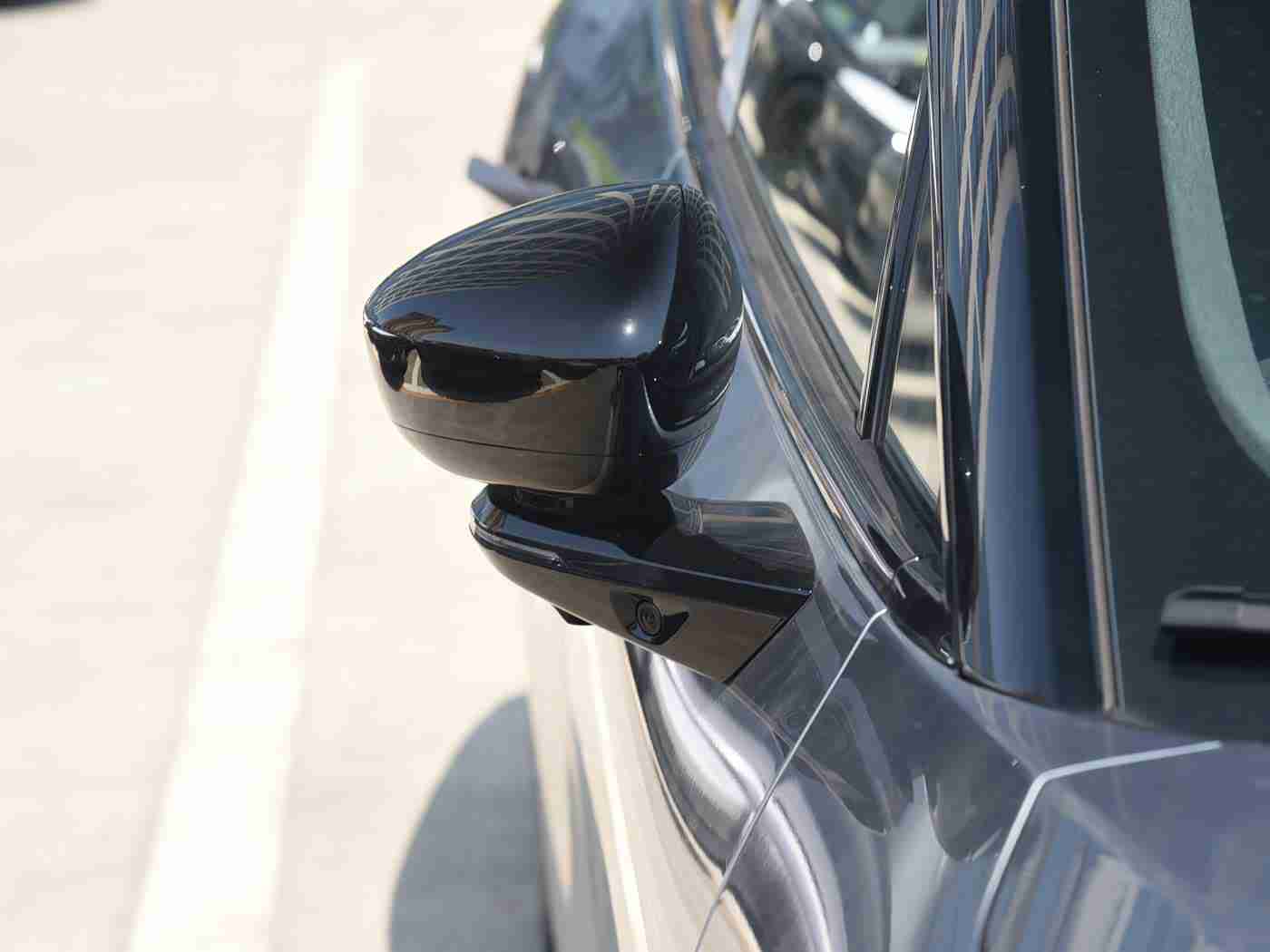 男生女生一起差差差差,男女同台竞技,挑战汽车驾驶实力,共促汽车文化发展-1