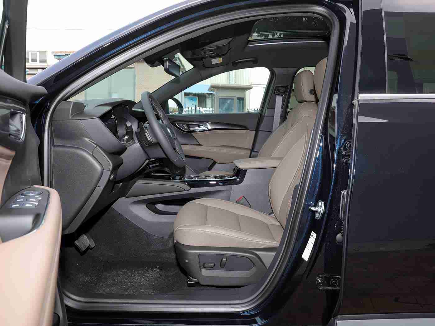 人妻三级,时尚设计+卓越性能，“人妻三级”车型引领市场潮流-1