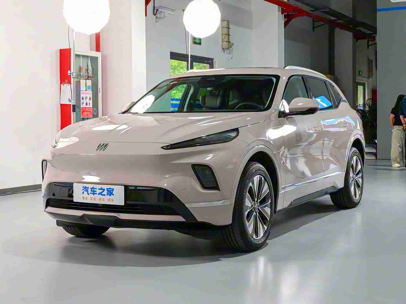 AV黑人,新能源汽车AV黑人惊艳亮相，引领智能环保出行新潮流-2