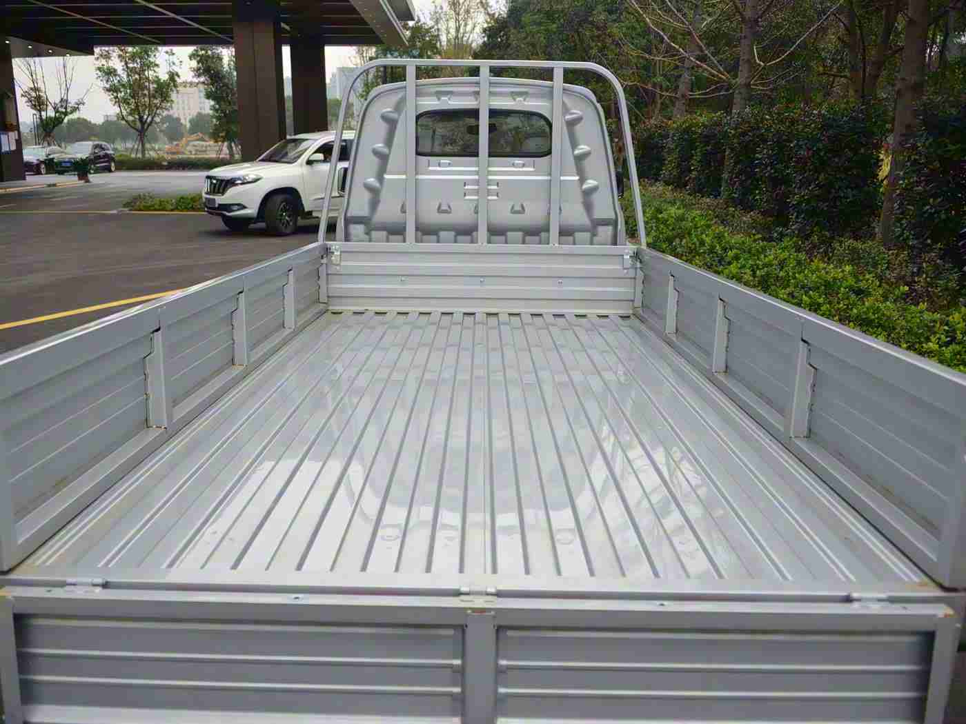 未满十八岁网站,特斯拉Model Y领衔，四大爆款新车亮相，引领科技时尚潮流，满足年轻消费需求-1