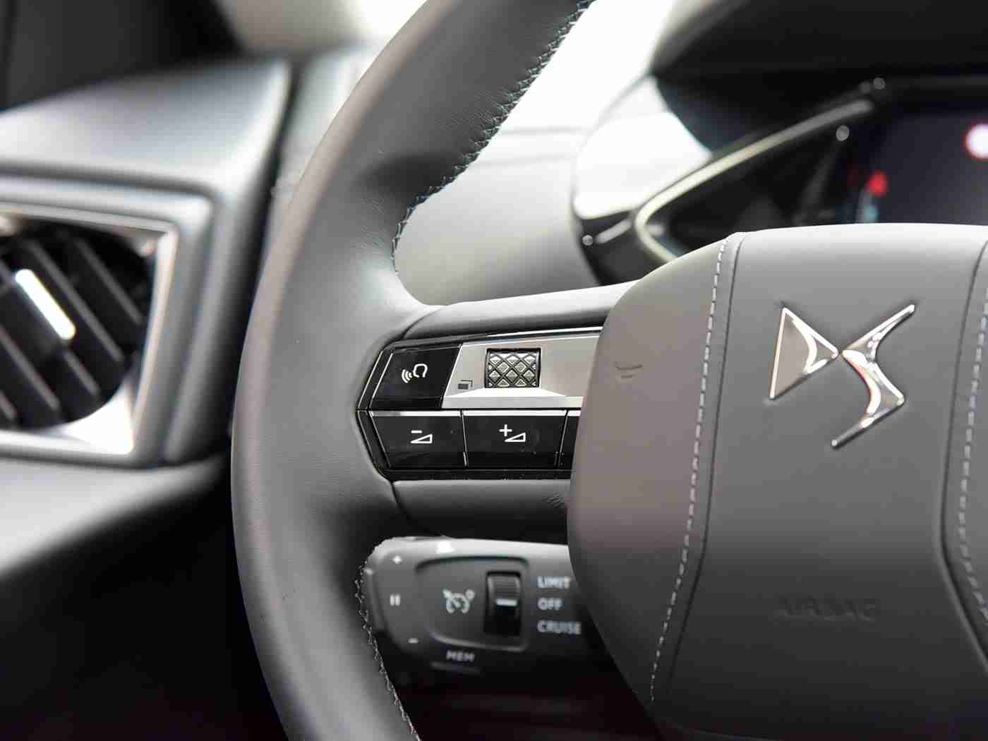 男生和女生一起拆拆很痛的,复合材料挑战破解，团队协作助力全新车型研发，创新拆装体验即将上市-2