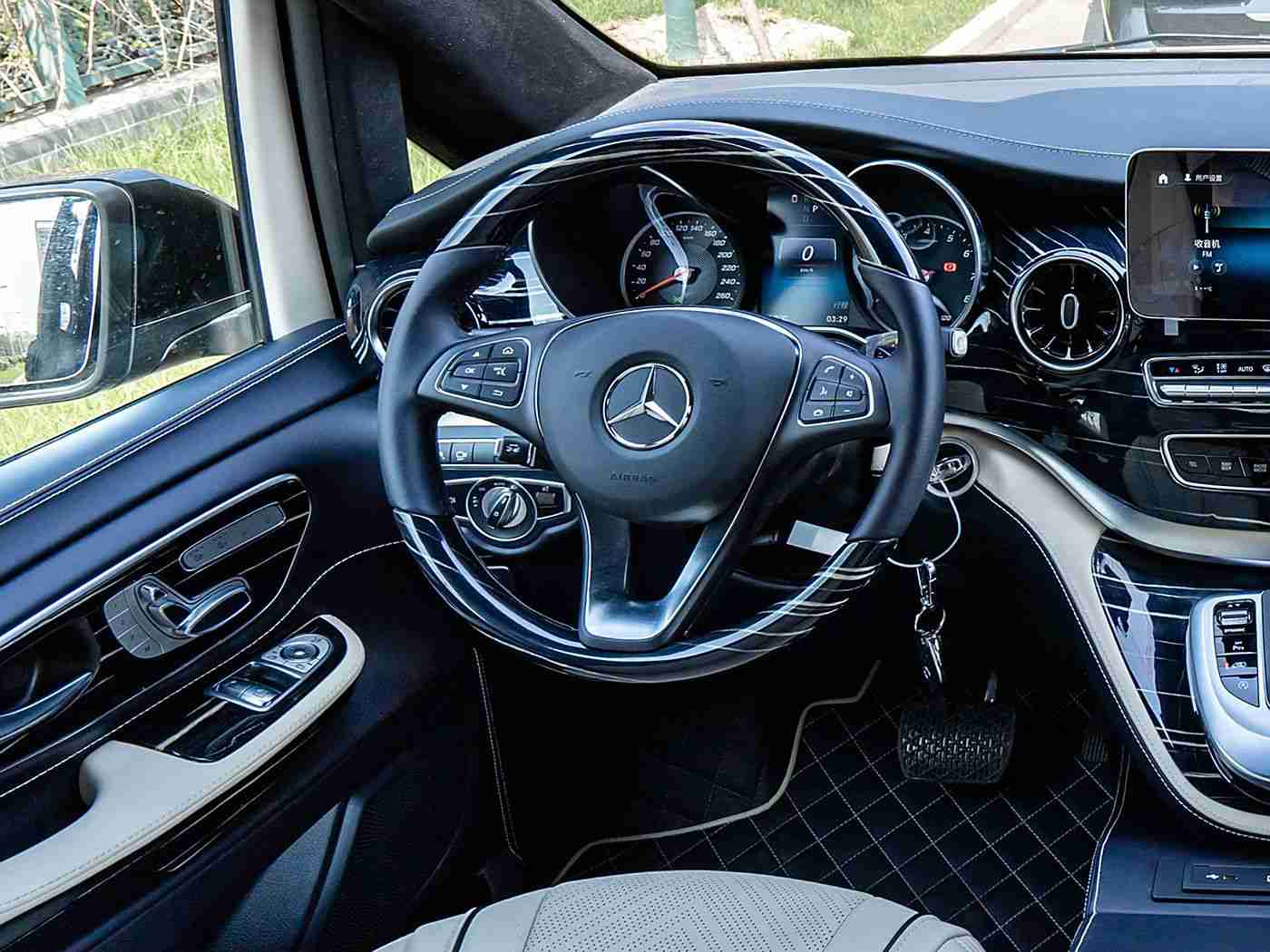 天天舔,新能源汽车新宠诞生：时尚续航强，天天舔引关注-1