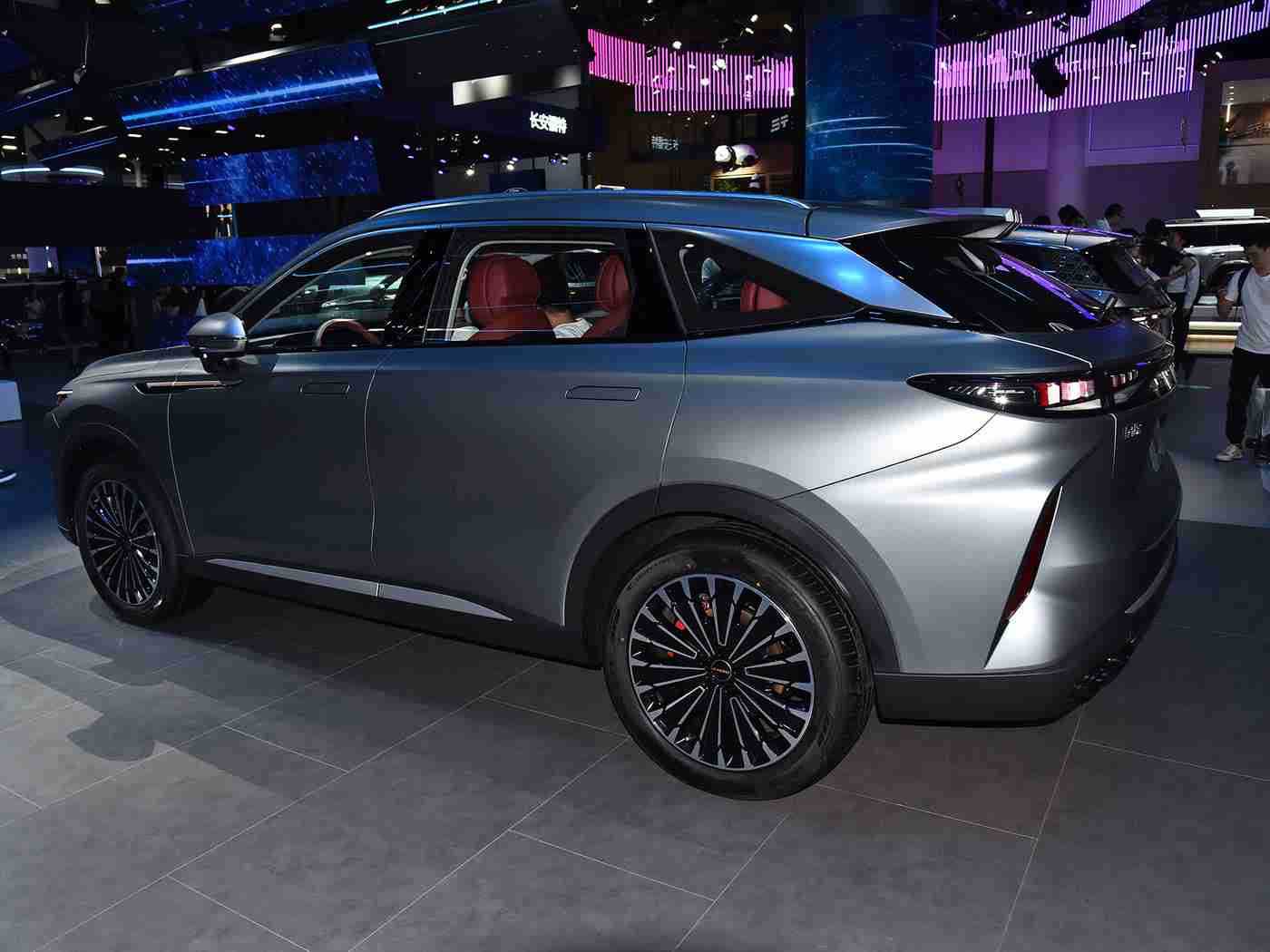 按摩师揉我奶头和花蒂,汽车匠心之作：独特内饰设计，智能按摩体验，引领未来驾驶潮流-1