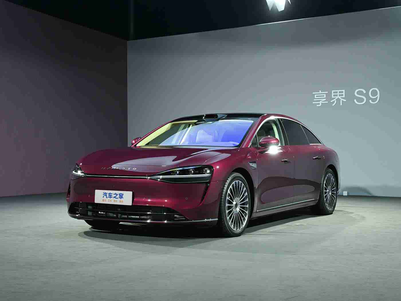 色先生,时尚动力，卓越品质：揭秘一款引领潮流的汽车传奇，成就非凡驾驶体验-1