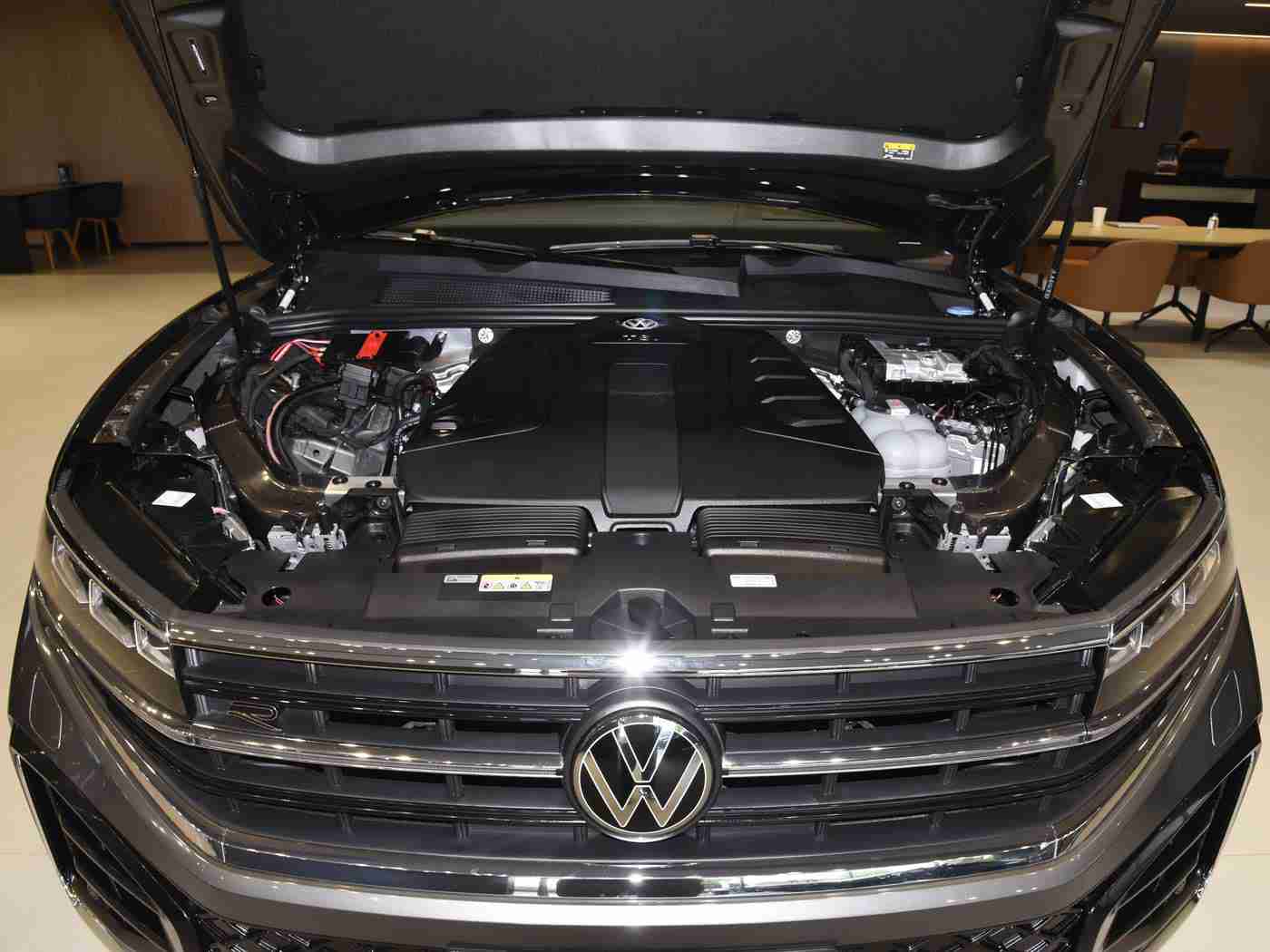 黄色下载,引领潮流,时尚动感,智能驾驶新体验:揭秘未来汽车市场新宠-4