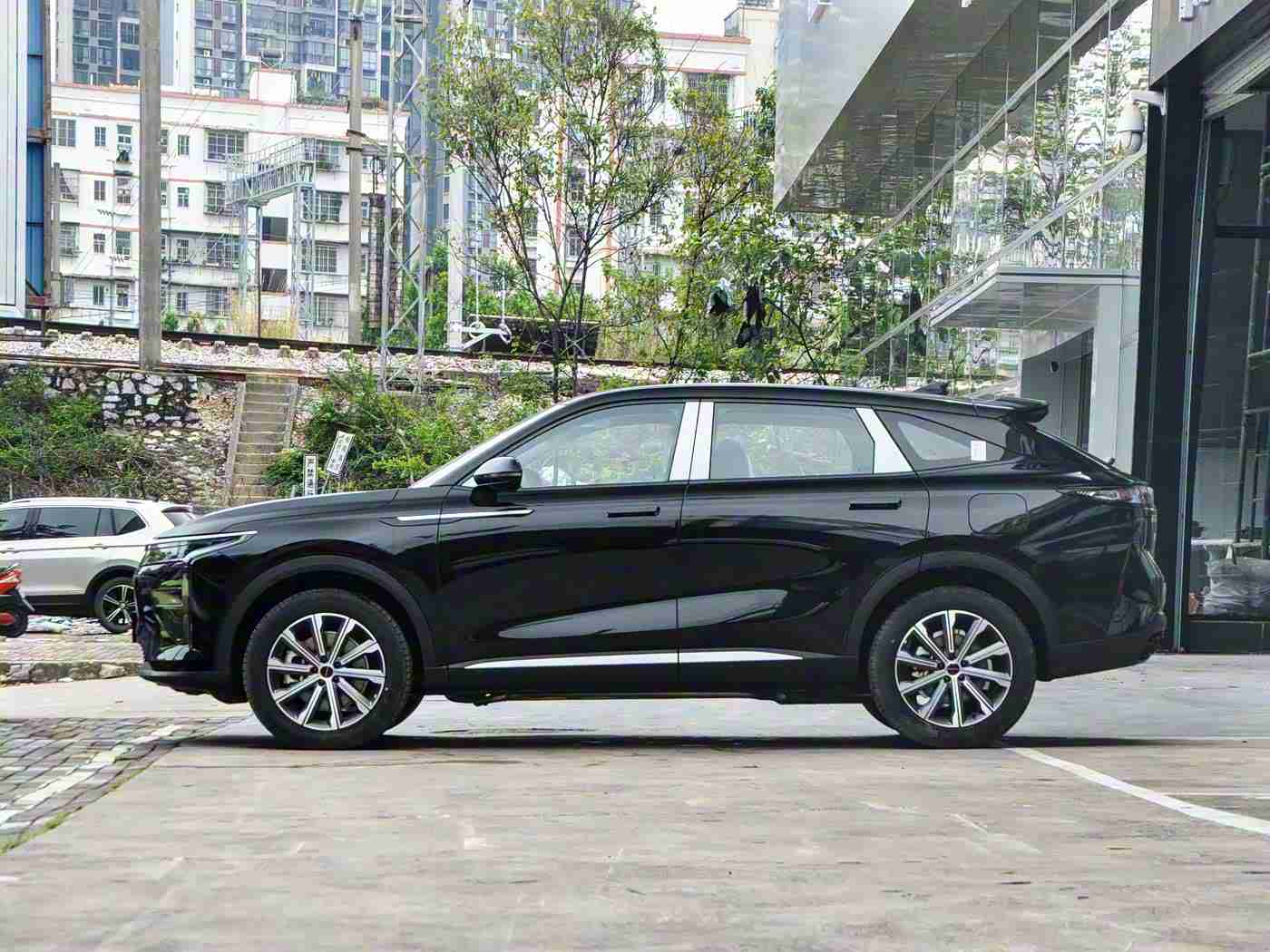 乱轮视频网站,新能源汽车风口劲吹，技术创新驱动产业跃升-4