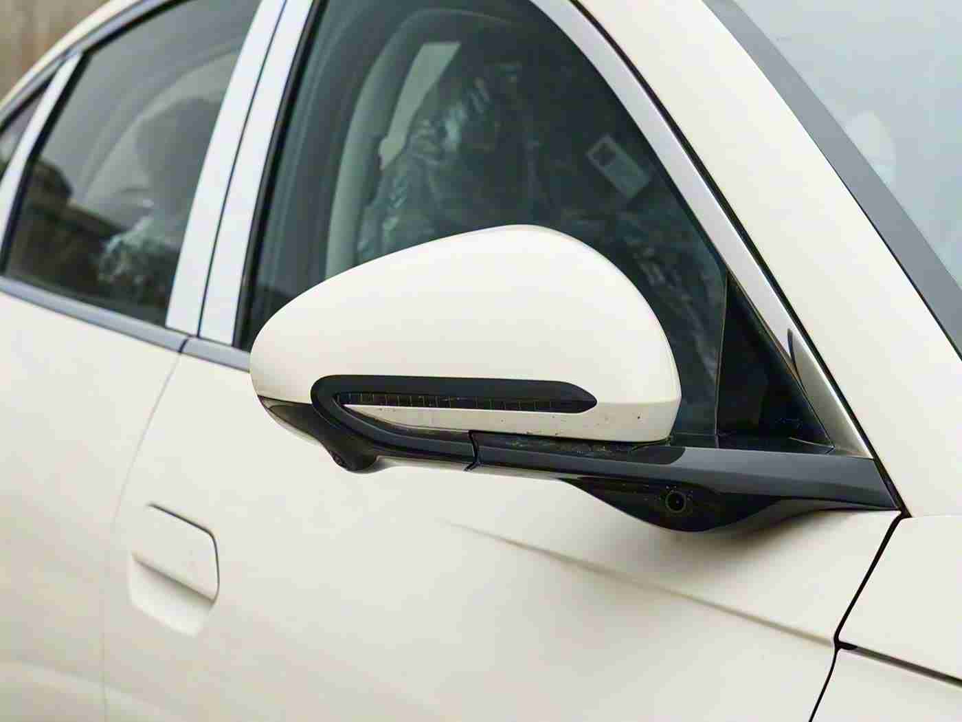 商务旅行中戴绿色帽子的老板同行台词,汽车新趋势：戴帽老板引思绿色出行，智能电动网联未来已来-4