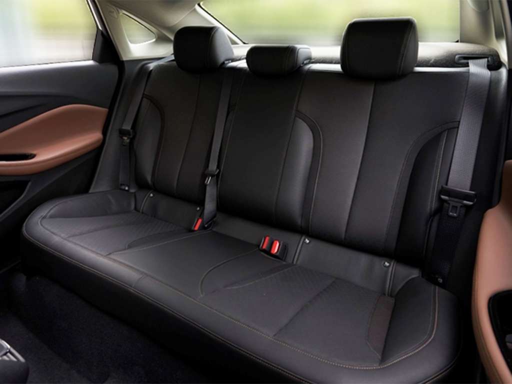 男生和女生差差差,汽车市场性别差异大：解析男女车主购车、驾驶与维护偏好-4