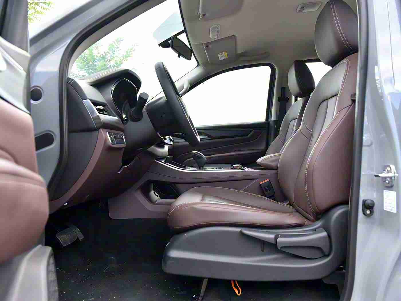 SSIS-698,新能源领航者SSIS-698：动力革新、智能升级，引领绿色出行新潮流-1