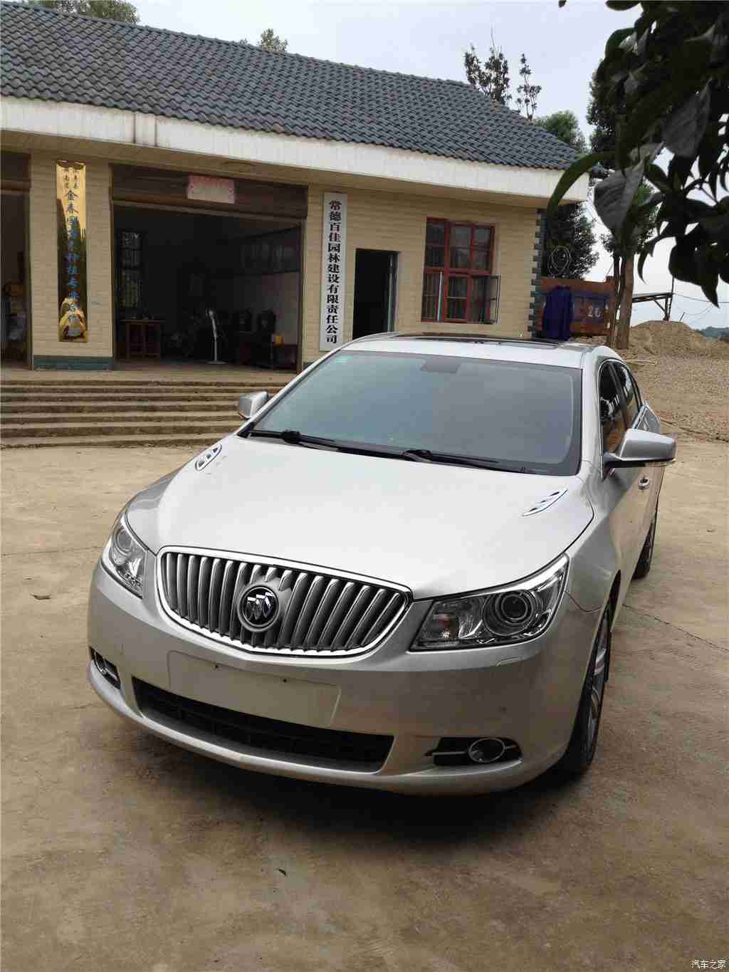 18免费视频,600公里续航新电动SUV惊艳亮相，智能互联引领未来出行潮流，创新设计吸睛无数-3