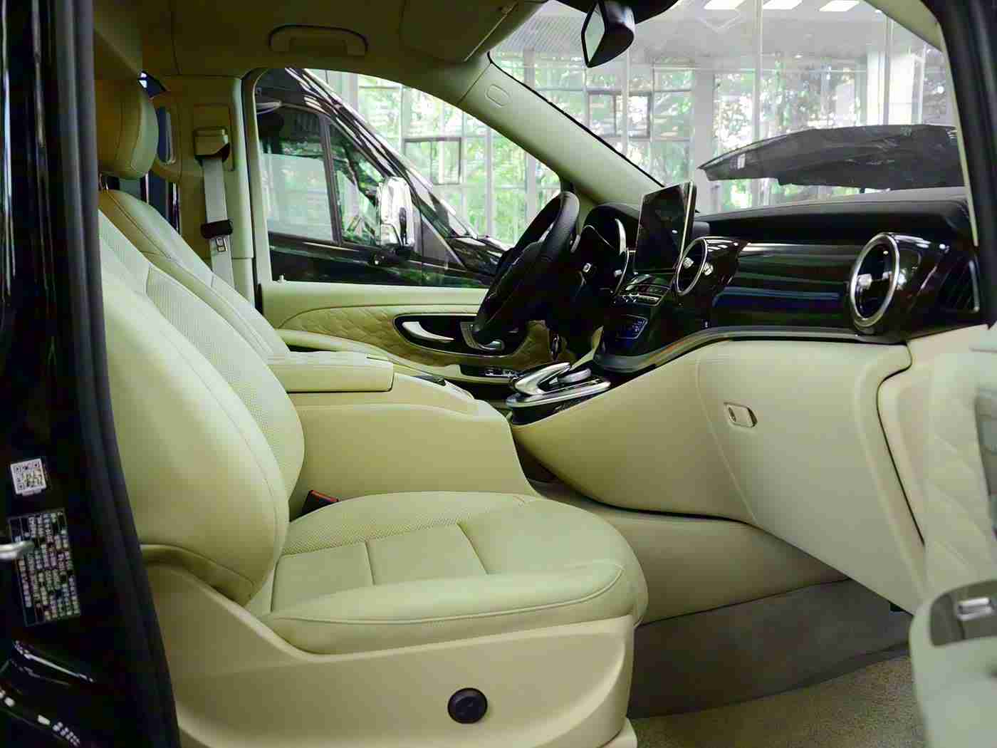 美女不穿衣服APP,科技新潮助力汽车营销，“美女社交平台”开启行业互动新篇章-4