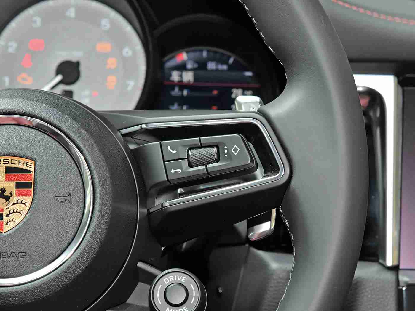 下载3.0.3每天无限免费大全华为,华为新锐汽车搭载3.0.3系统，每日畅享无限大全，引领智能出行新风尚-5