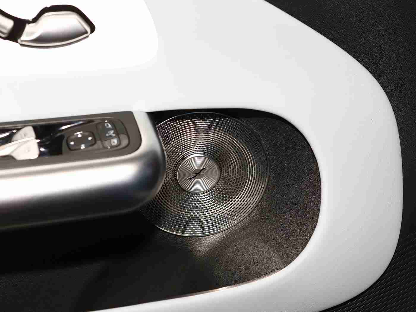 AV三级,引领潮流，AV家族新成员AV三级汽车惊艳登场-2