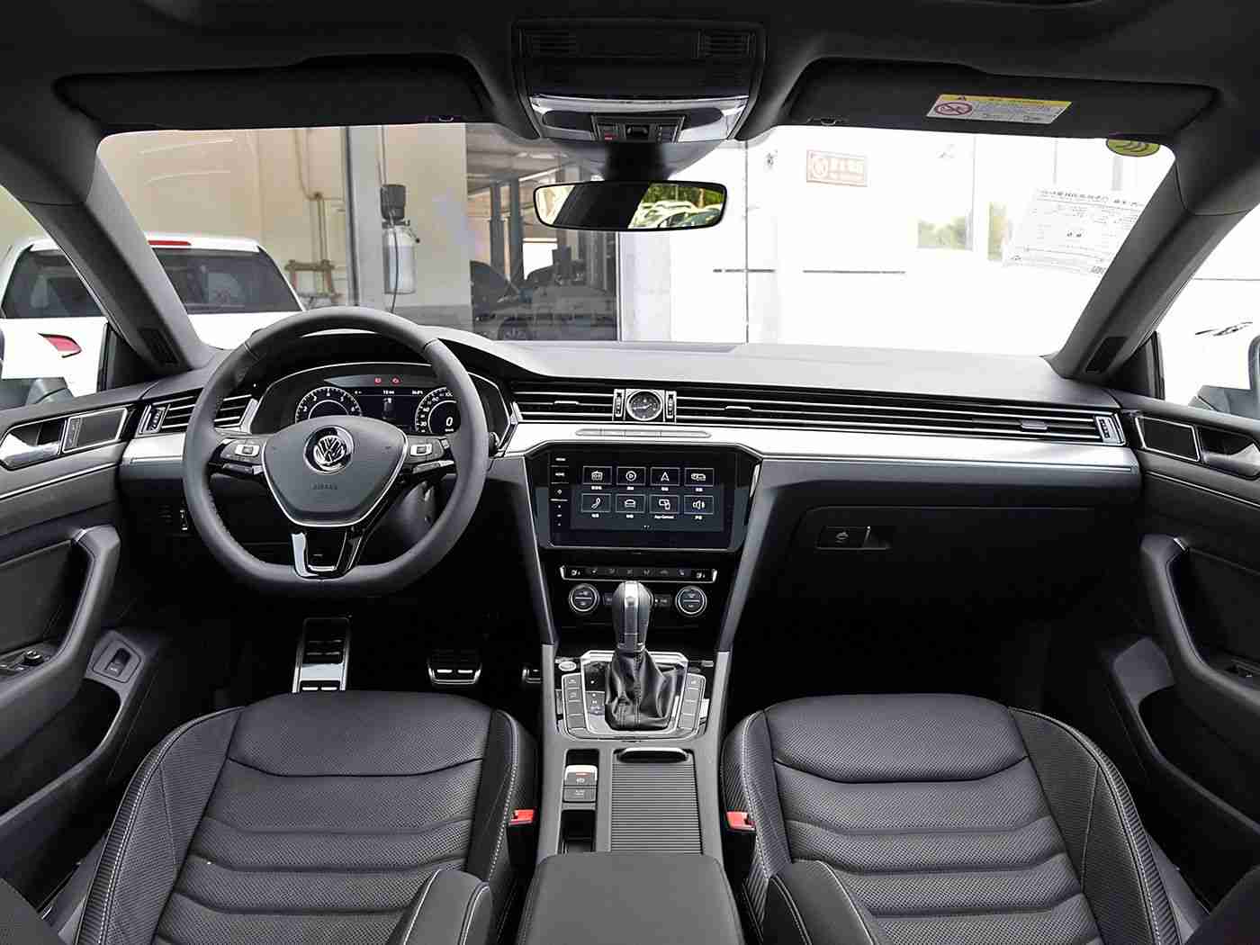 3.0.3免费oppo版破解装扮,“智能焕新，个性驰骋——汽车新时代的时尚宣言”-3